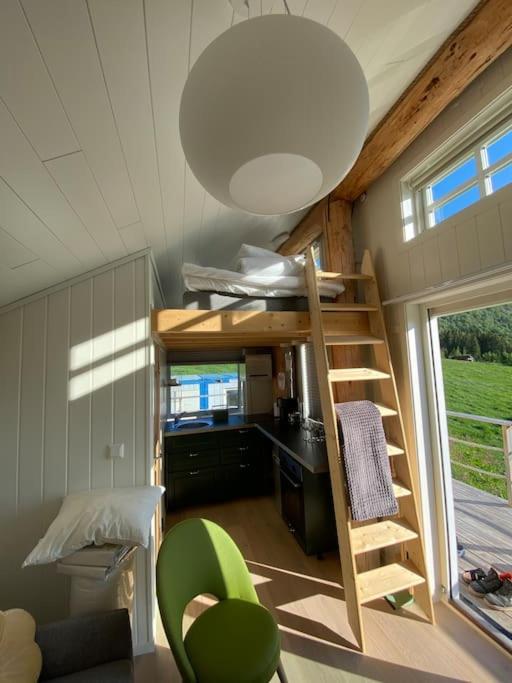 Апартаменты Minihus Med Drommeutsikt Til Sunnmorsalpene Aure  Экстерьер фото