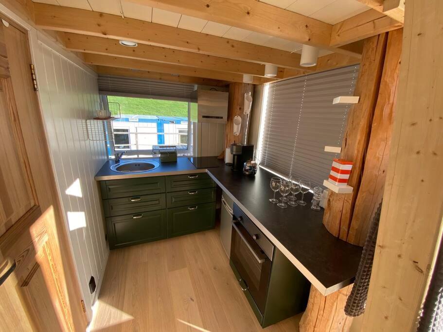 Апартаменты Minihus Med Drommeutsikt Til Sunnmorsalpene Aure  Экстерьер фото
